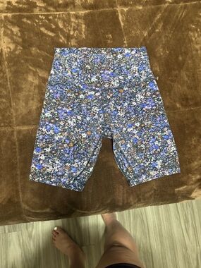 Woman’s size 6 Lululemon High-Waist Floral Bike Shorts - multicolored